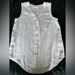 Maurices Cream Notched Collar Sleeveless Blouse